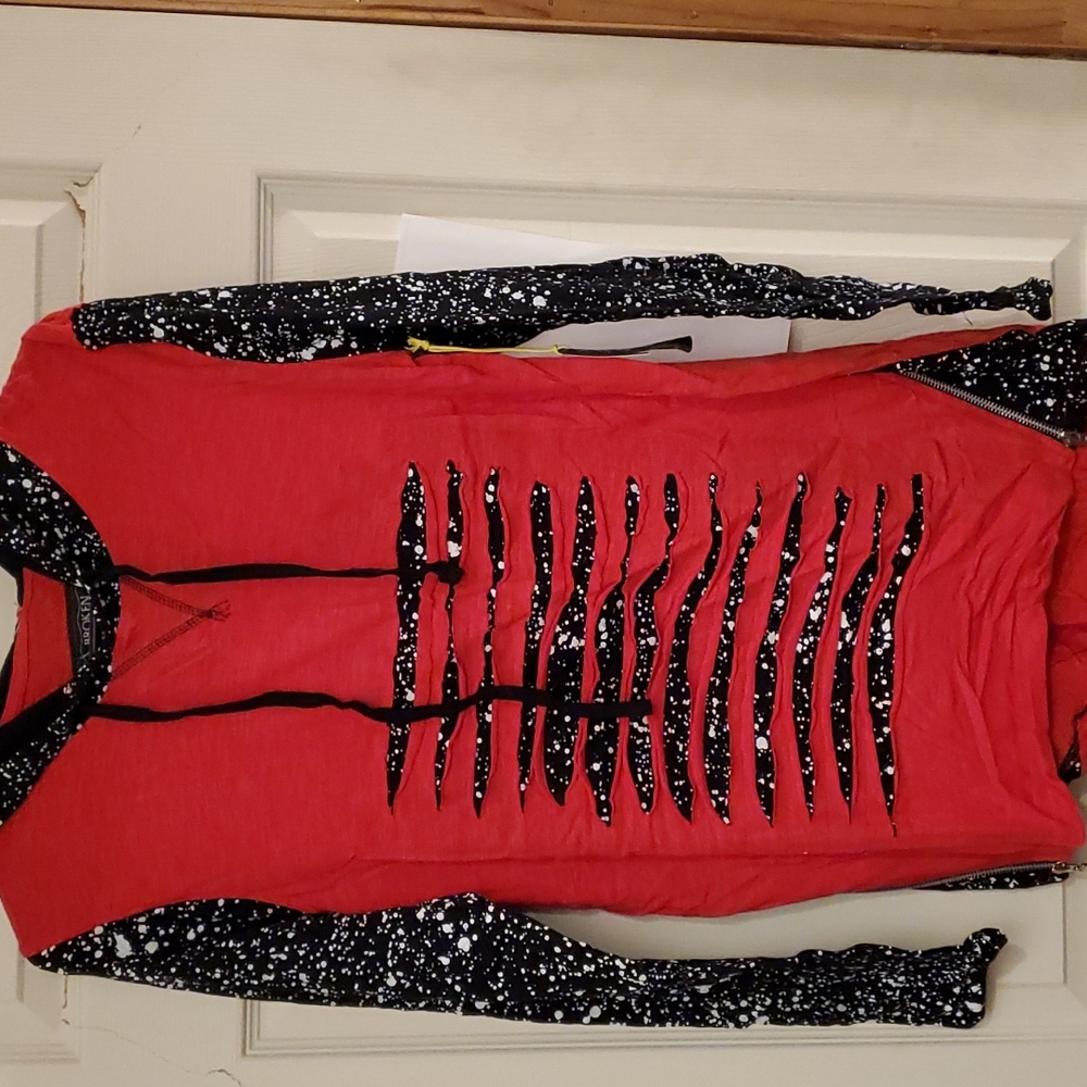 Broken threads hoodie    NEW w/tag